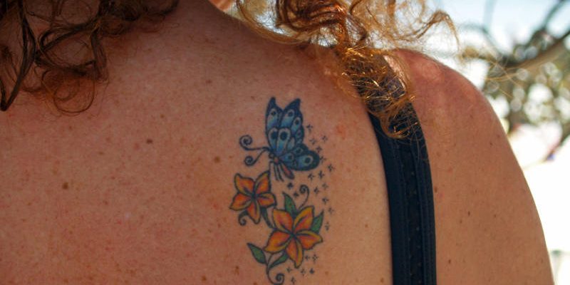 Летни грижи за кожата при хора с татуировки