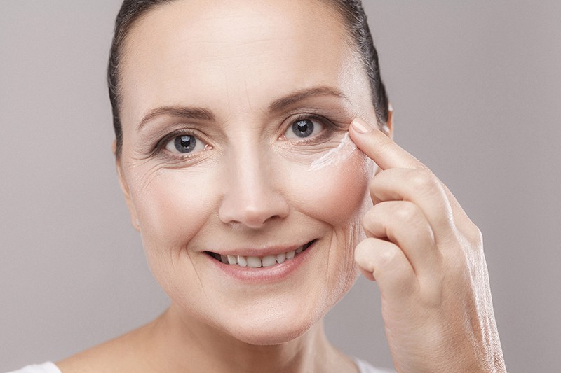 Грижа за лицето – от какво се нуждае кожата при менопауза?